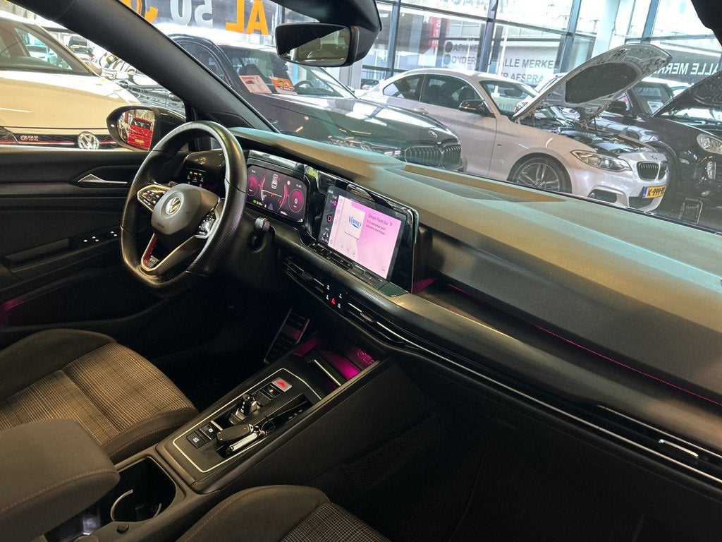 Volkswagen Golf 2.0 TSI GTI 330PK | Panoramadak | Custom uit, 730 kg, 4 cilinders, Alcantara, 14 km/l