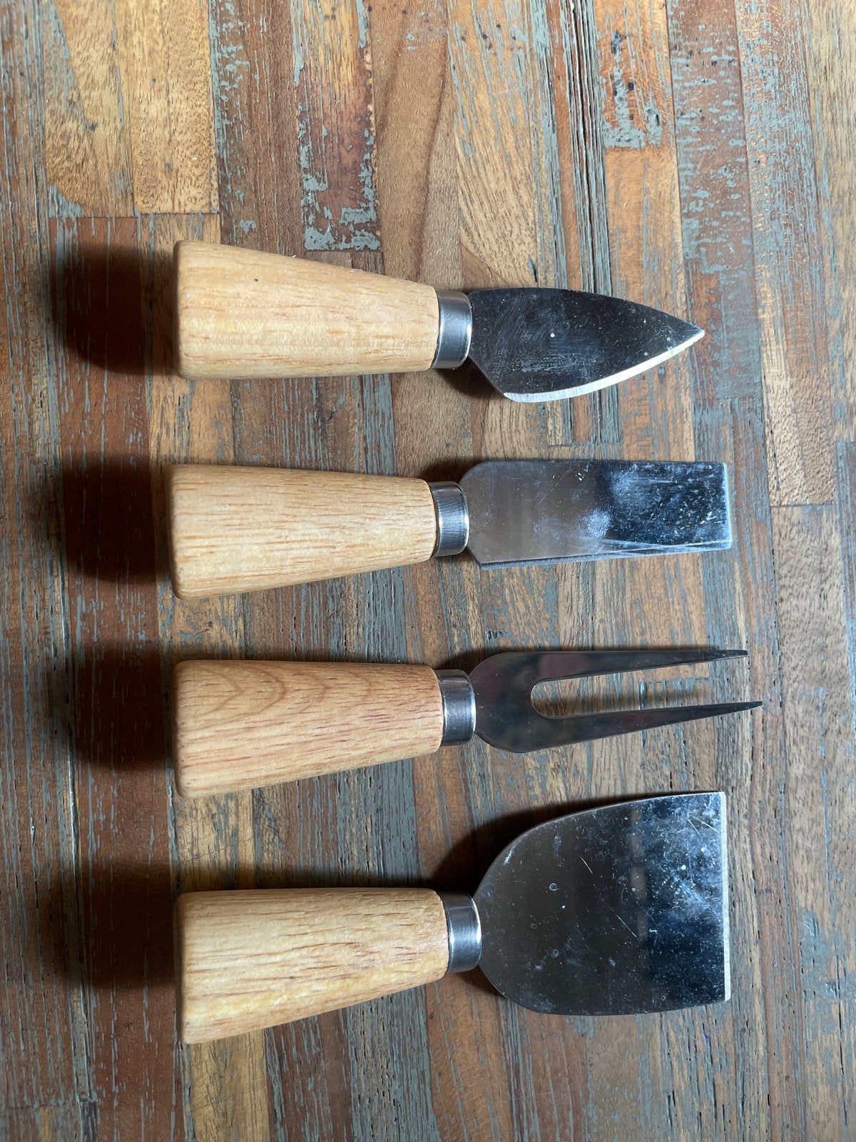 Kaasbestekset - 4-delig met houten handvatten, Bestekset, Overige typen, Ophalen of Verzenden, Zo goed als nieuw