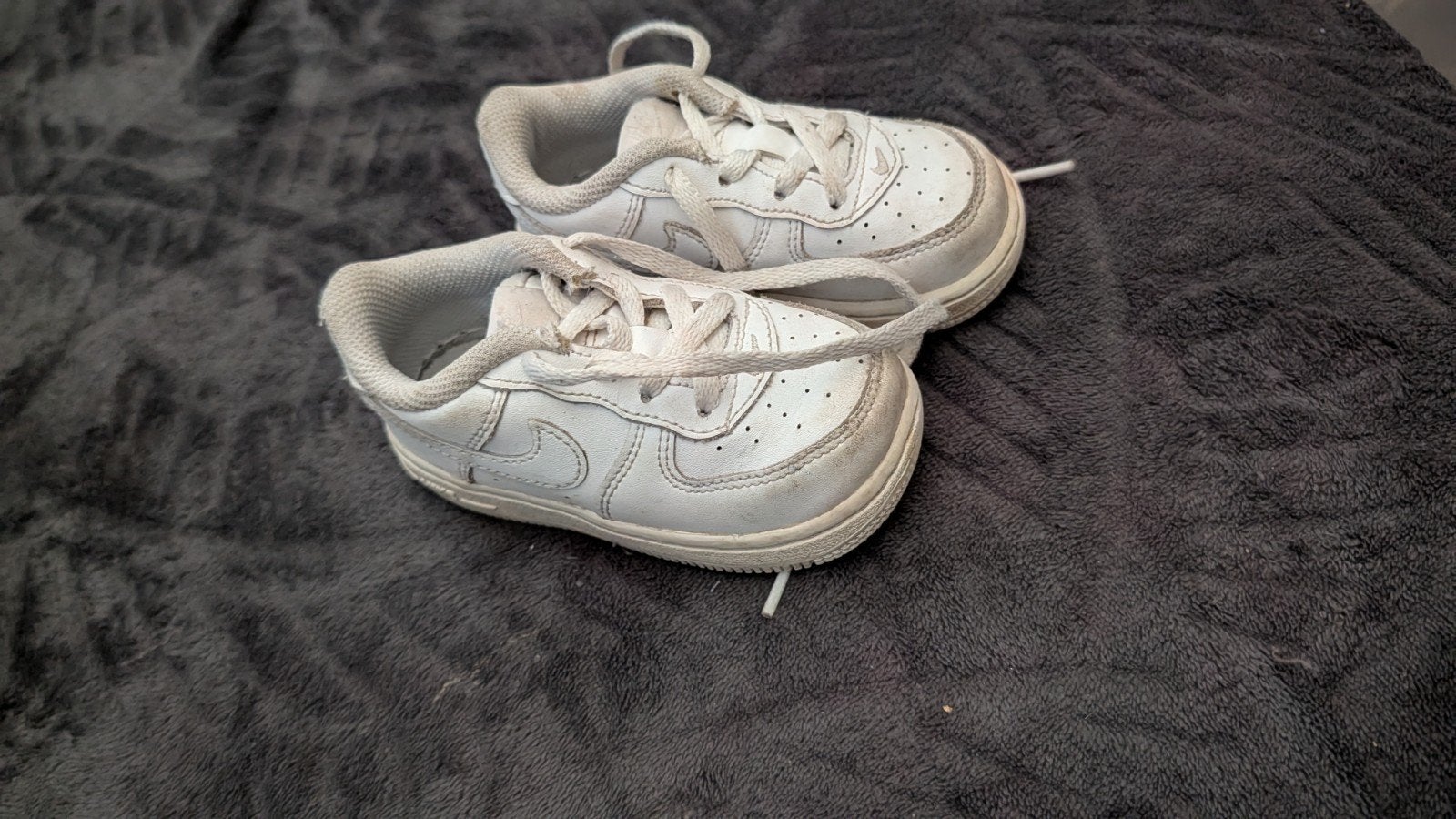 Witte Nike Air Force sneakers maat 22, Jongetje of Meisje, Ophalen of Verzenden, Nike, Gebruikt