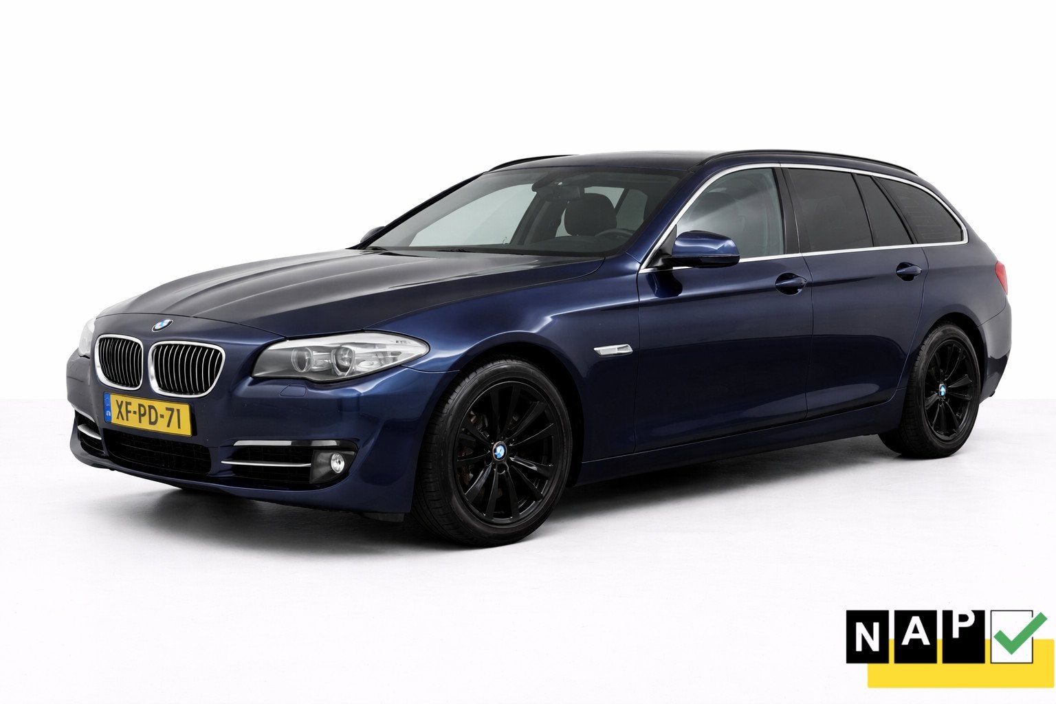 BMW 5-serie Touring 525xd Executive Airco Cruise Trekhaak, Auto's, Automaat, Euro 5, Stof, Zwart