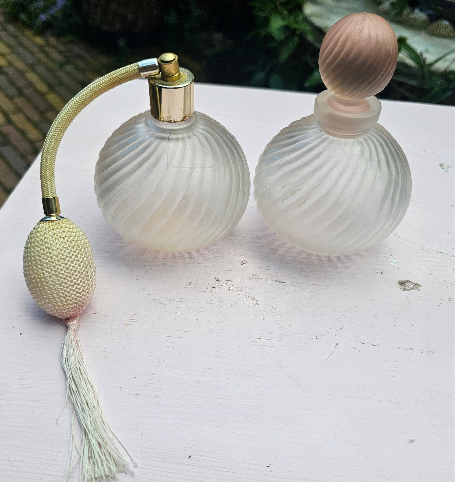 Vintage Parfum flesjes roze  collectable items, Ophalen of Verzenden, Zo goed als nieuw, Parfumfles