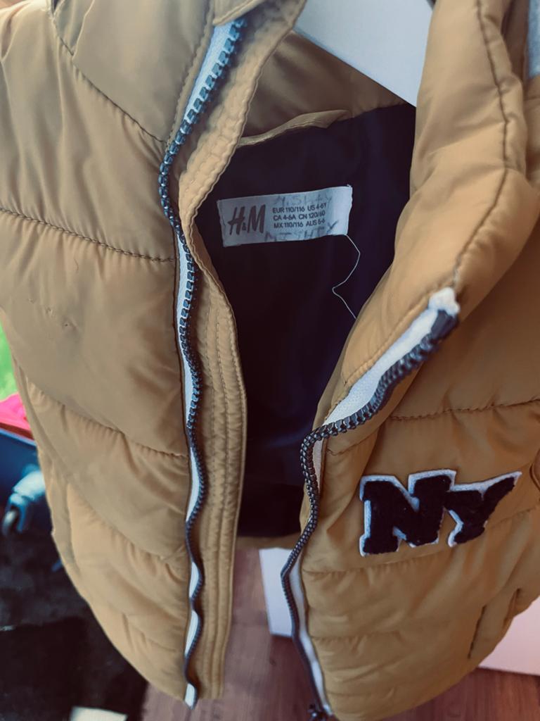 H&M Bodywarmer Jongen Maat 110/116, Ophalen of Verzenden, Zo goed als nieuw