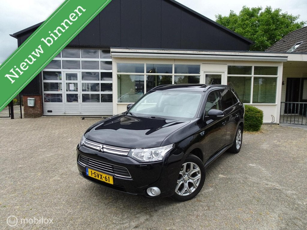 Mitsubishi Outlander 2.0 PHEV Instyle (CLIMA/TREKHAAK/NAP), Auto's, Mitsubishi, Beige, 4 cilinders, Zwart, Bedrijf