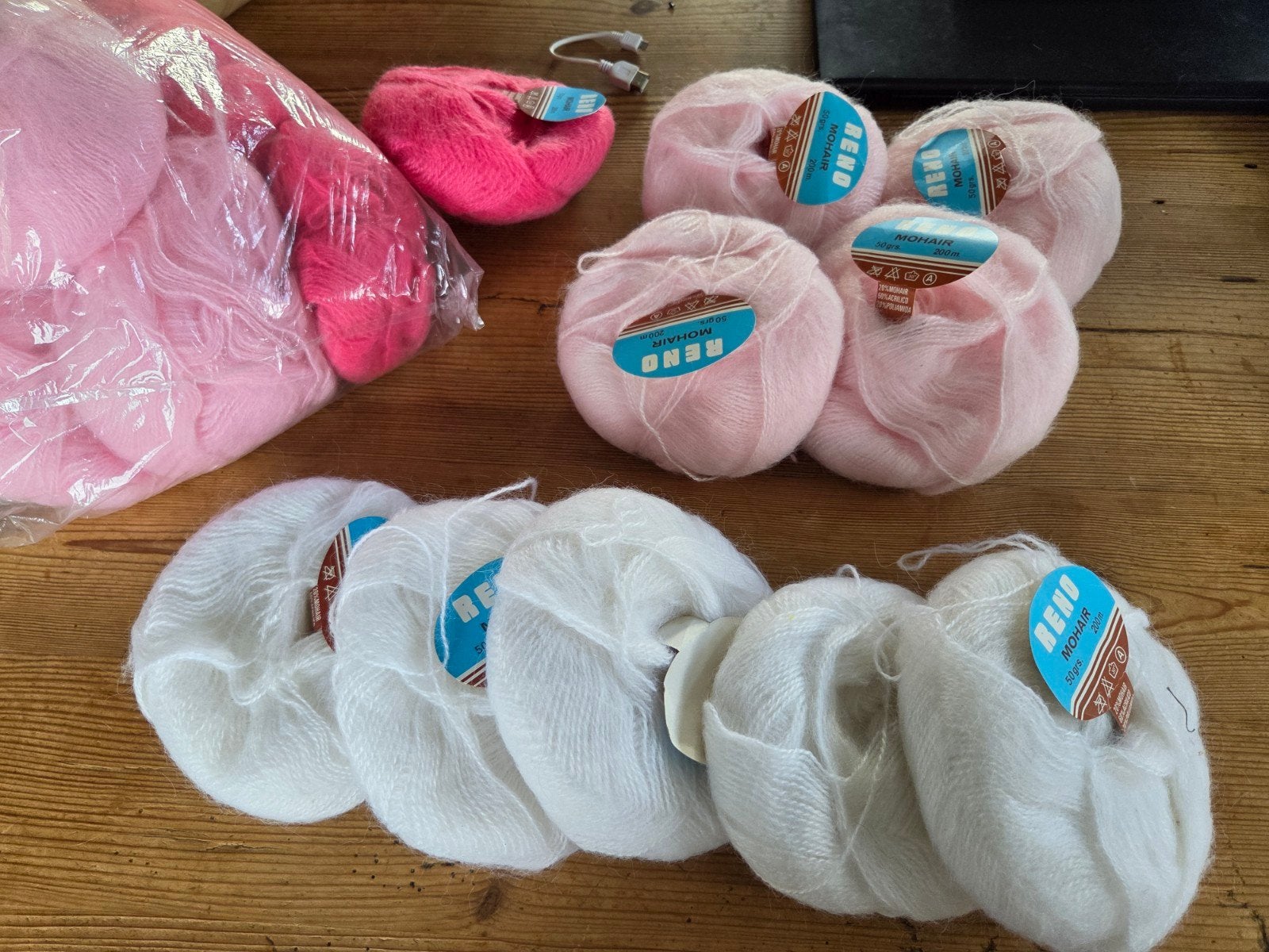 Grote partij mohair wol in diverse kleuren, Ophalen of Verzenden, Nieuw, Breien of Haken, Wol of Garen