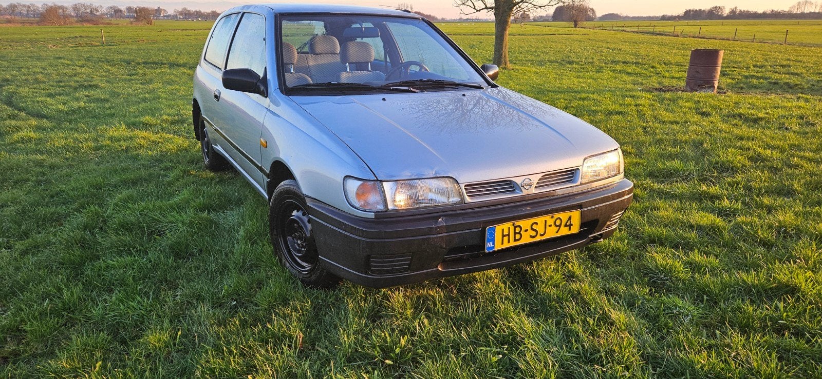 Nissan Sunny 1.4 E LX AUT E2 1993 Grijs, Auto's, Nissan, Automaat, 4 cilinders, Origineel Nederlands, Zilver of Grijs