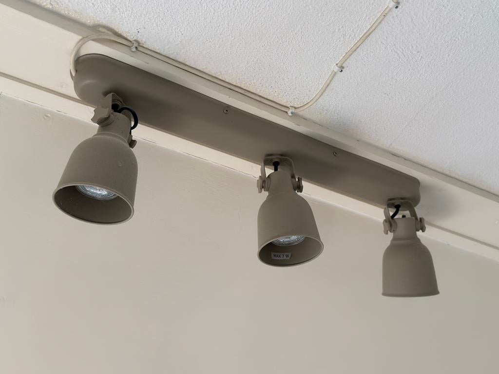 IKEA HEKTAR plafondrail met 3 spots, Ophalen of Verzenden, Zo goed als nieuw, Metaal of Aluminium