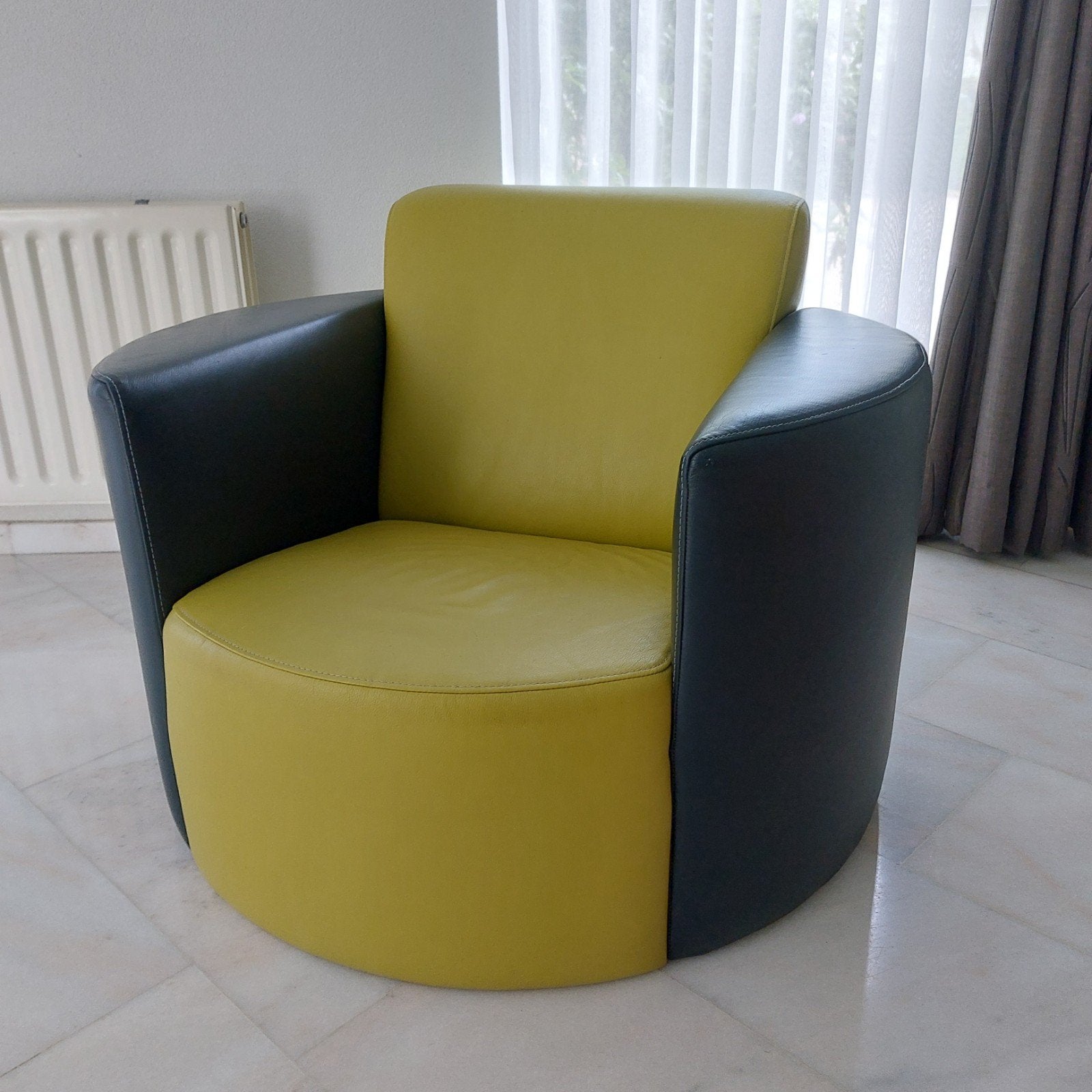 Prettig stoeltje Montel, modern., Ophalen of Verzenden, Zo goed als nieuw, Leer, 50 tot 75 cm