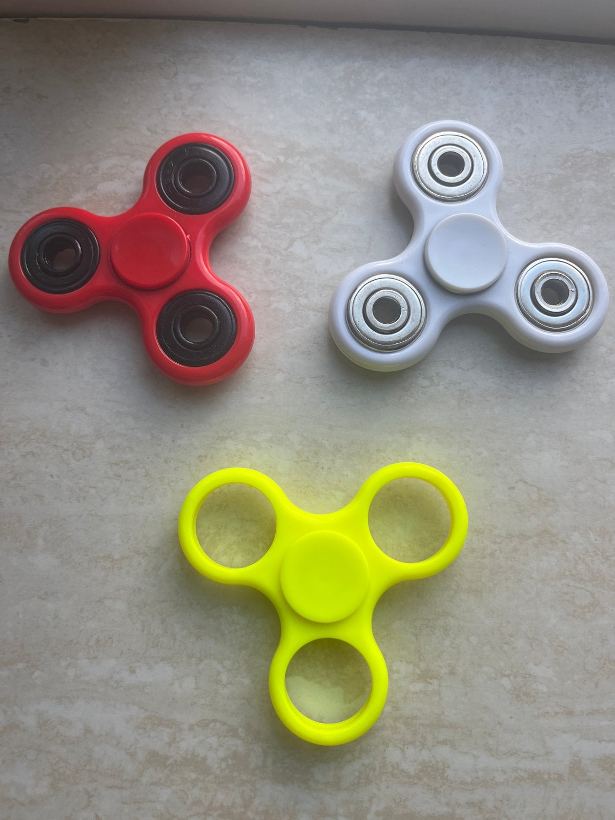 Fidget Spinners - Set van 3 (Rood, Wit, Geel), Ophalen, Zo goed als nieuw, Jongen of Meisje