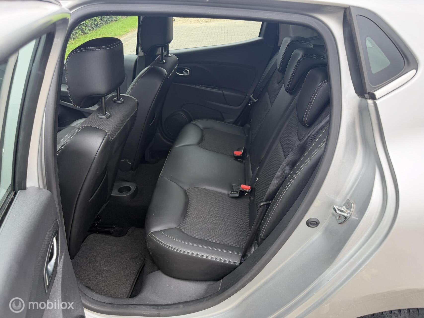Foto 15 van Renault Clio 0.9 TCe Zen | Camera | Keyless | Leder | Navi |