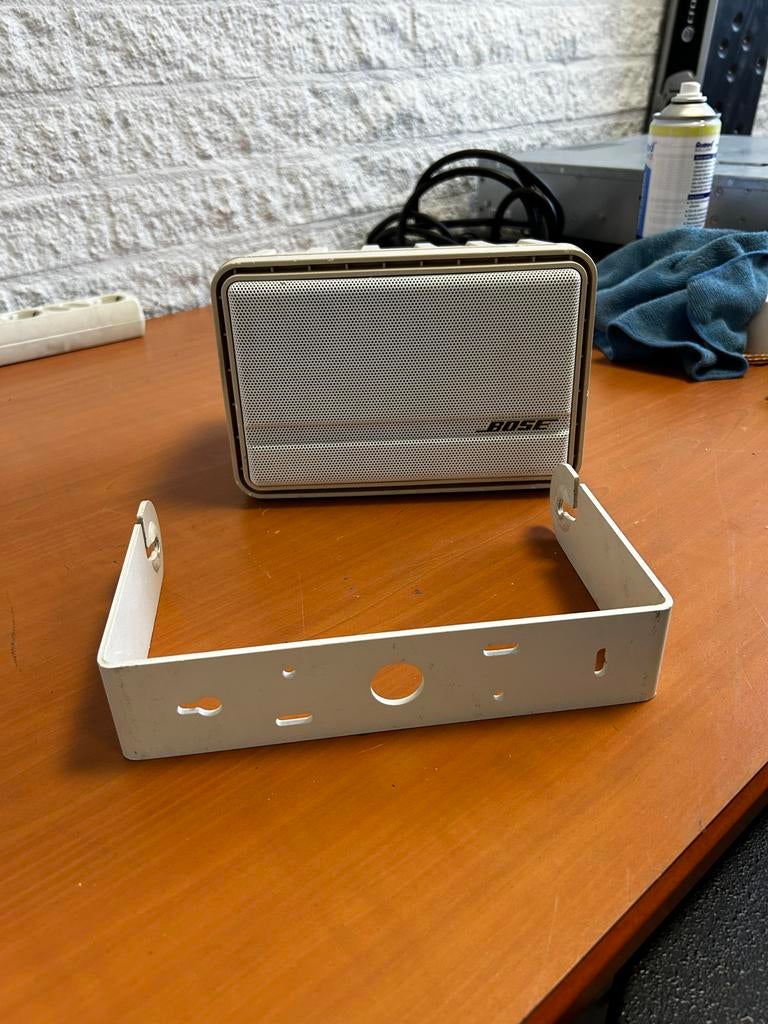 8X Bose Model 25 Surface Mount Speaker met Beugel, Audio, Tv en Foto, Luidsprekers, Gebruikt, Minder dan 60 watt, Bose, Ophalen of Verzenden