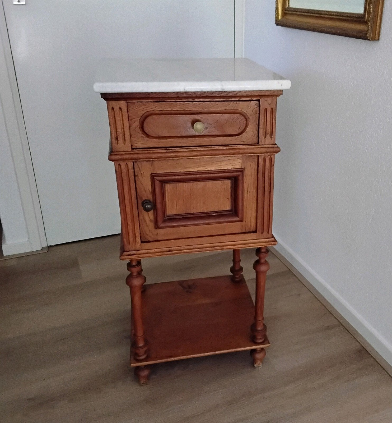 kastje met marmeren bovenblad, halkastje /nachtkastje, 81cm, Ophalen, Gebruikt