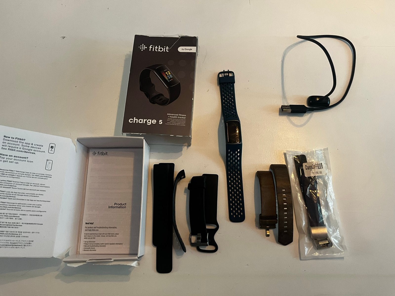 Fitbit Charge 5 met extra bandjes en oplader, Ophalen of Verzenden, Zo goed als nieuw, Blauw