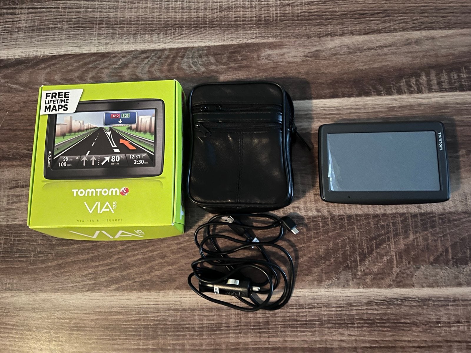 TomTom VIA 135 M Navigatiesysteem met Lifetime Maps, Ophalen of Verzenden, Zo goed als nieuw