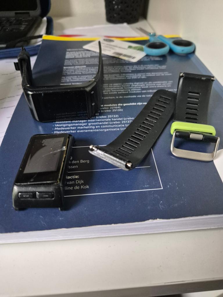 Garmin Vivoactive HR - 2 defecte smartwatches, Ophalen, Gebruikt, Zwart, Garmin
