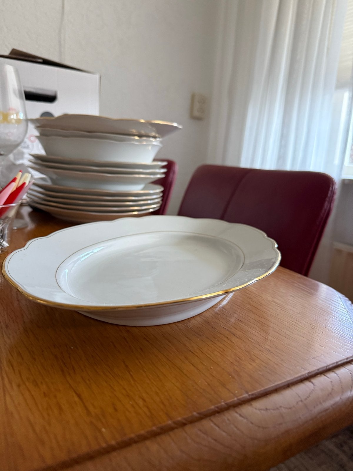 Wit servies met gouden rand, Huis en Inrichting, Ophalen, Overige materialen, Gebruikt, Bord(en)