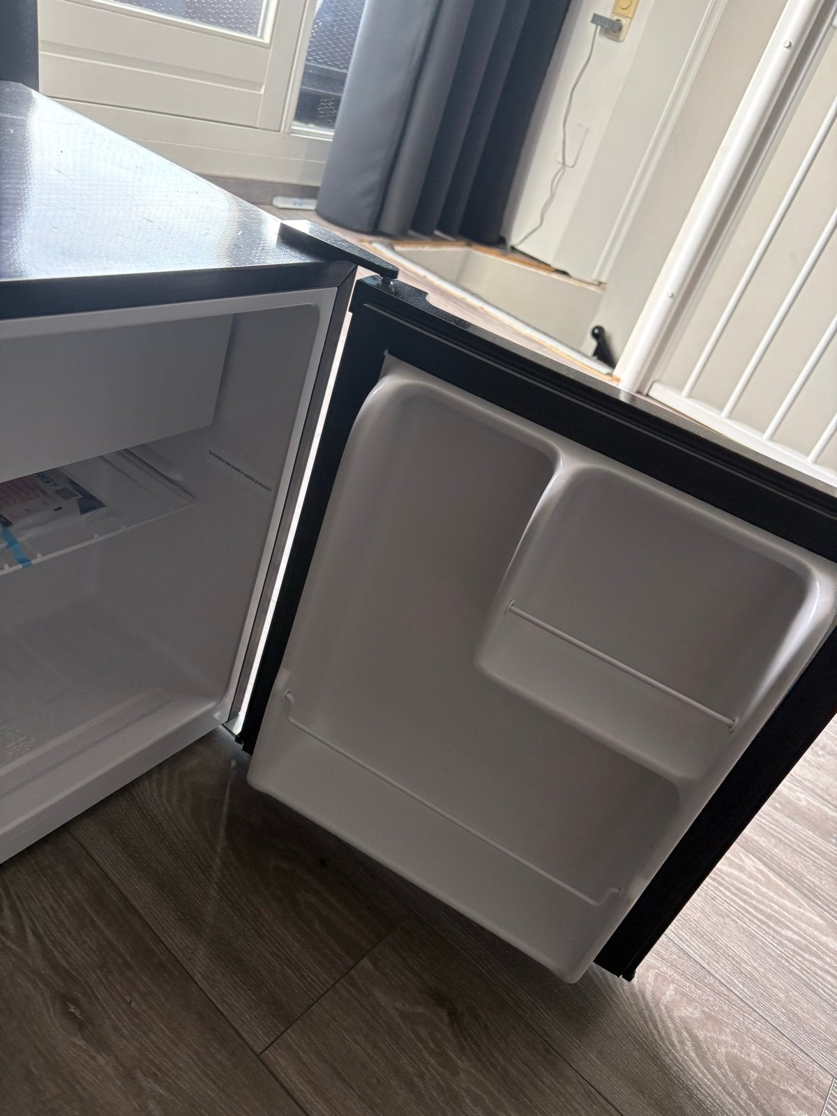 Heinner Minibar HMD-M441BK+ - Compacte Koelkast, Witgoed en Apparatuur, Ophalen, Met vriesvak, Minder dan 45 cm, Minder dan 85 cm