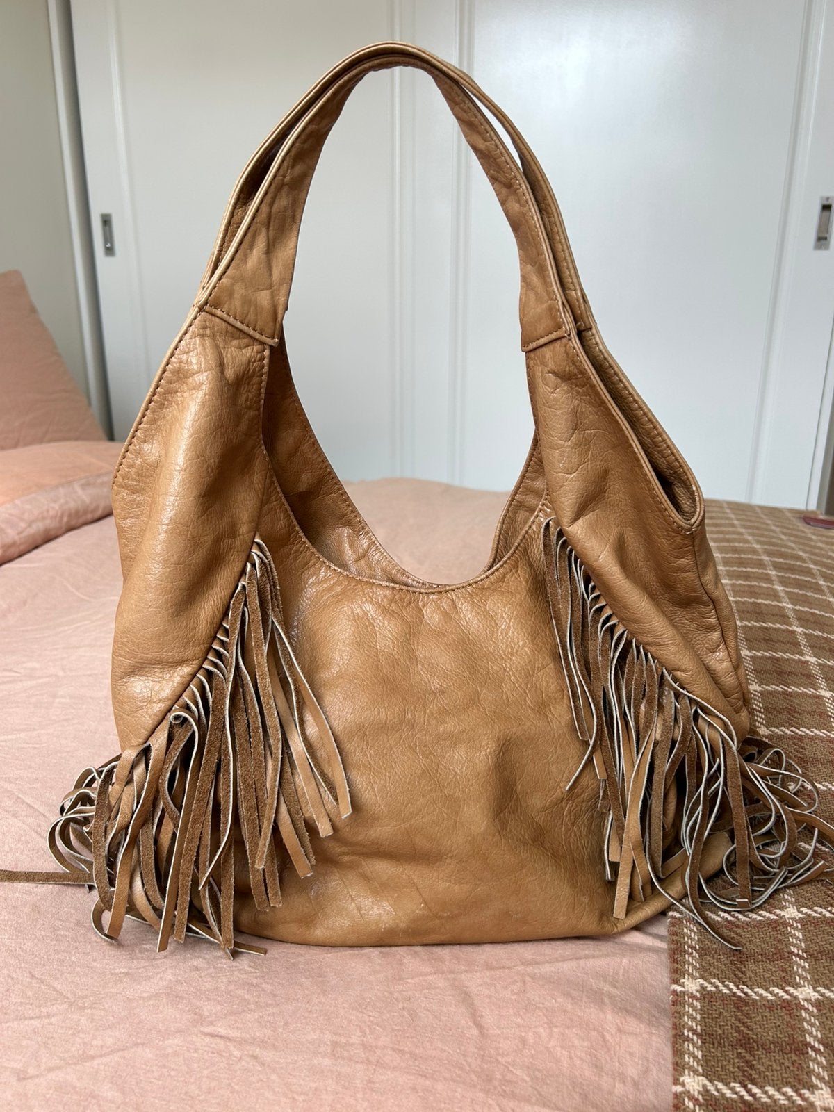 Caroline Biss leren camel tan schoudertas met franjes, Ophalen of Verzenden, Zo goed als nieuw, Bruin, Schoudertasje