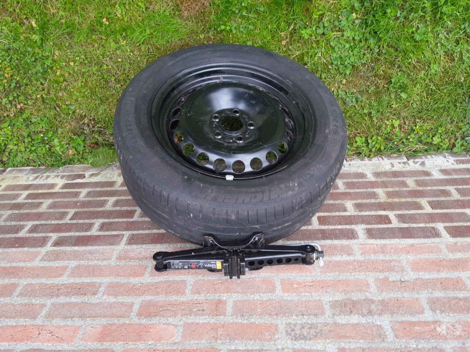Te reserve wiel +krik volvo v60/ s60, Ophalen