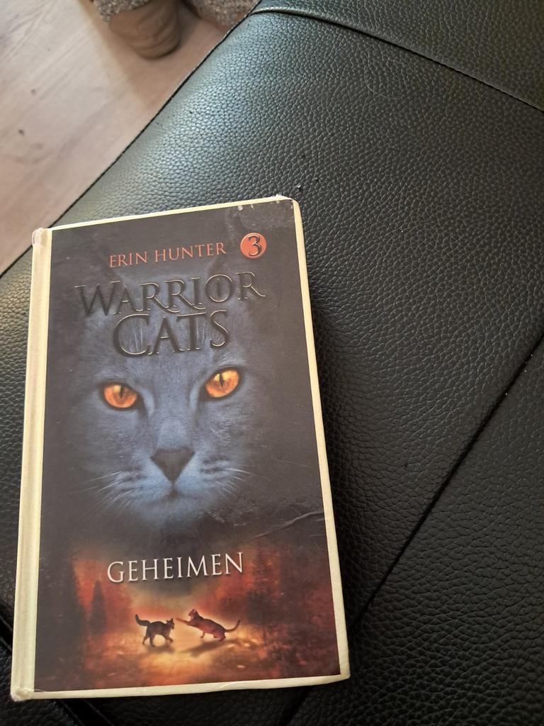 Warrior Cats 3: Geheimen - Erin Hunter (Leesclusief), Boeken, Ophalen of Verzenden, Gelezen, Erin Hunter, Nederland