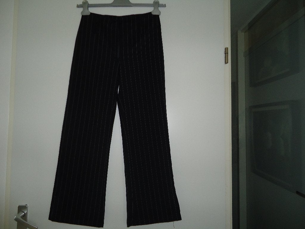 broek zwart met zilverkleurige krijtstreep, Kleding | Dames, Zwart, Ophalen of Verzenden, Zo goed als nieuw, Maat 34 (XS) of kleiner