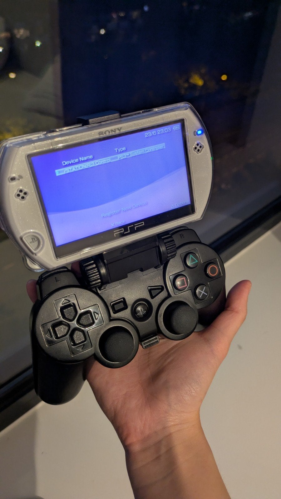 Witte Sony PSP Go met controller en 8GB geheugenkaart, Ophalen of Verzenden, Zo goed als nieuw, Wit, PSP Go