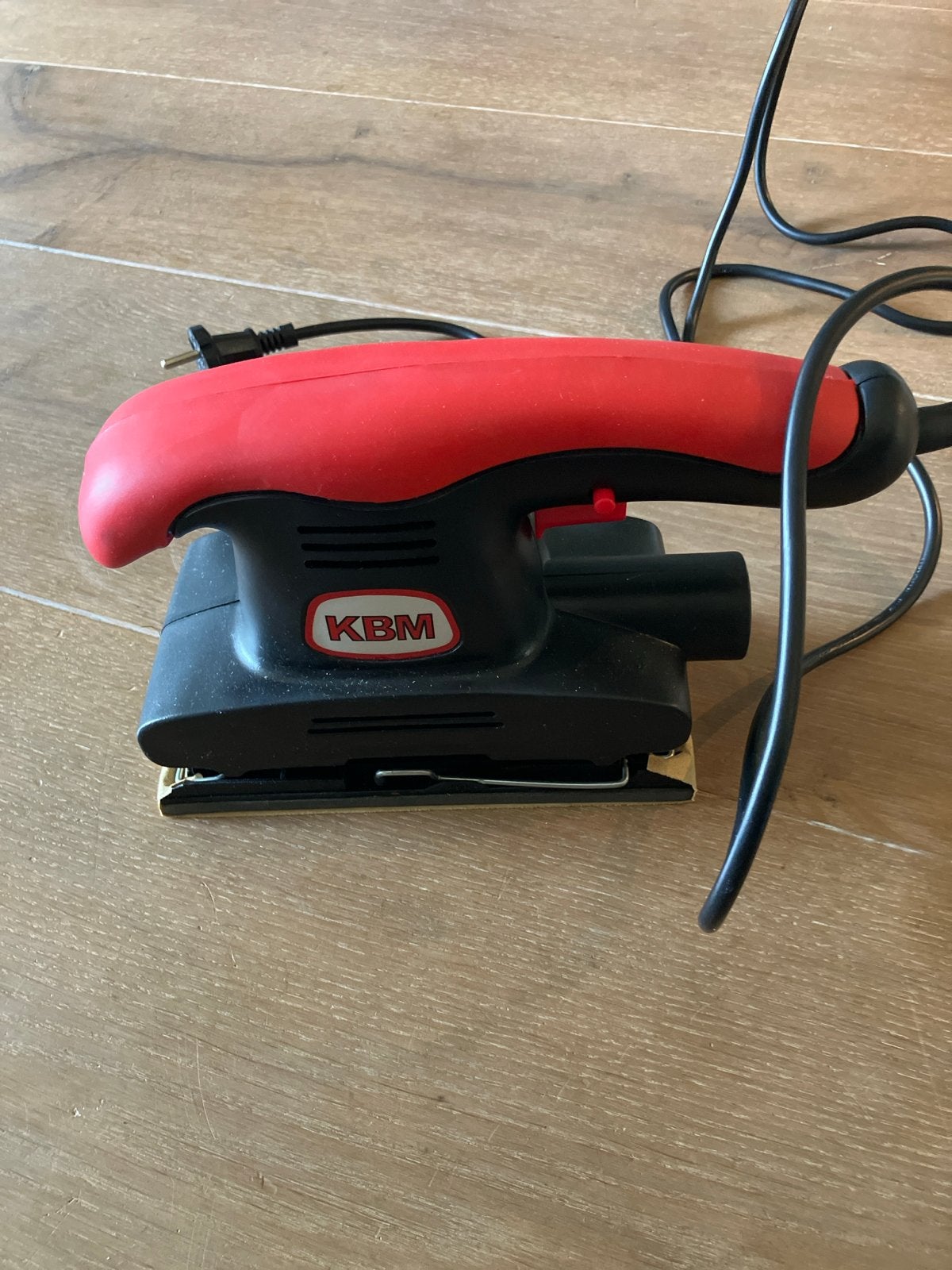 KBM Vlakschuurmachine 135 Watt - Nieuw in doos, Doe-het-zelf en Verbouw, Ophalen of Verzenden, Nieuw, Minder dan 600 watt, Vlakschuurmachine
