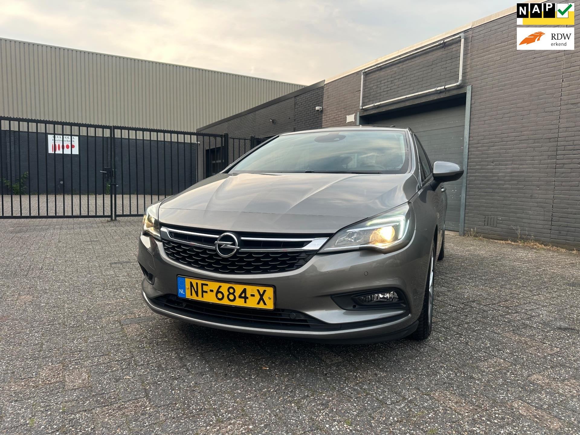 Opel Astra 1.4 Business+ Aut. Clima Navi Dak PDC Led LM-Wiel, Auto's, Dealer onderhouden, Stof, Gebruikt, 620 kg