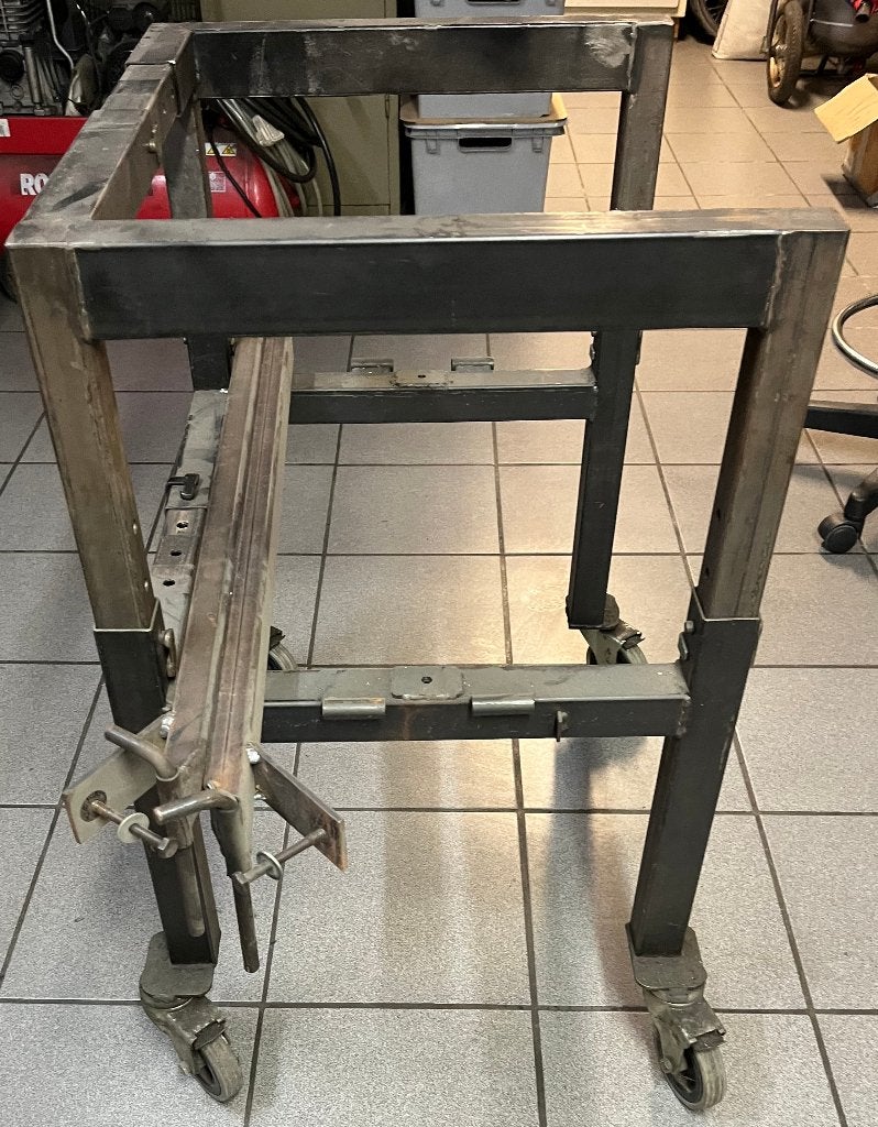 Motortafel of frame speciaal ontworpen voor Harley frames, Ophalen
