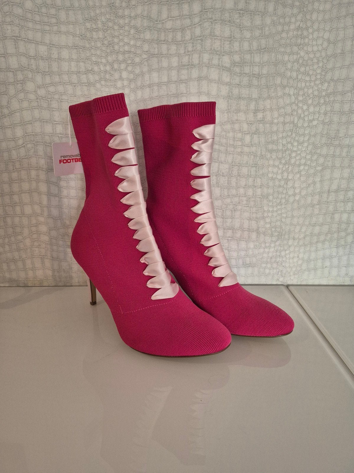 Nieuwe Tamaris laarsjes fuchsia maat 40 met powder hak, Tamaris, Lage of Enkellaarzen, Nieuw, Ophalen of Verzenden
