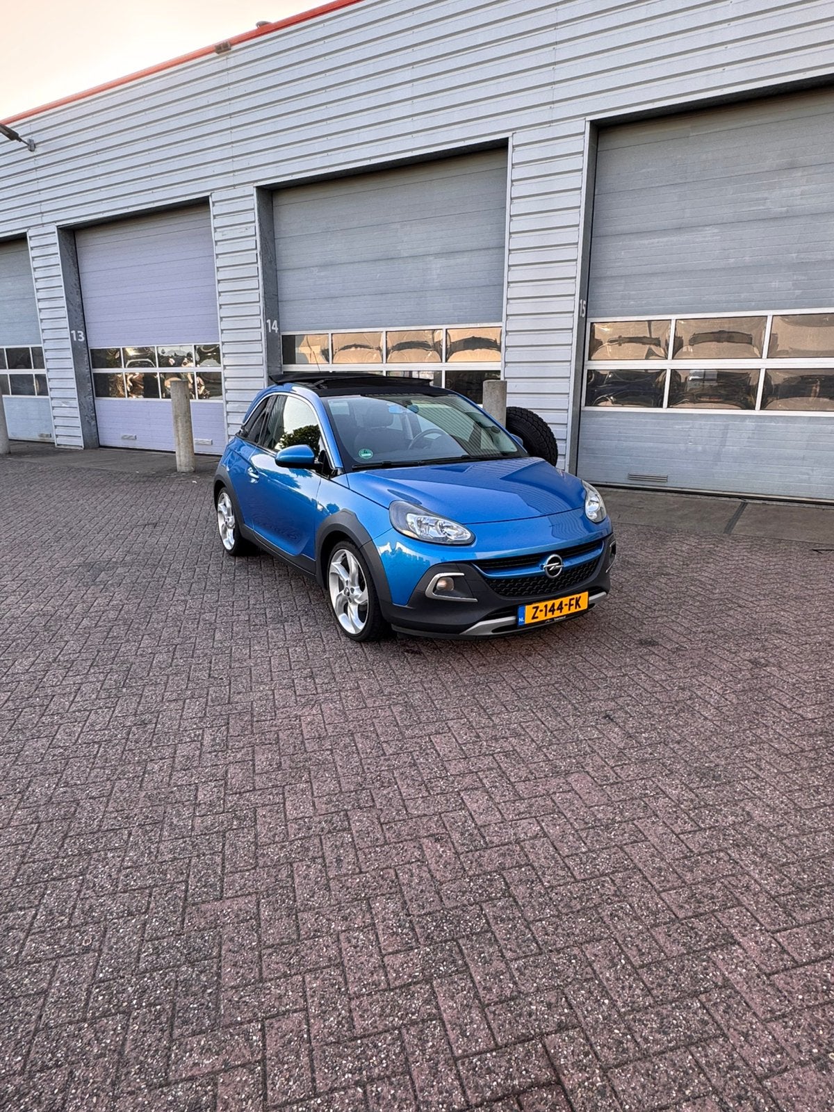 Opel ADAM 1.0 Turbo 66KW Start&stop 3D 2015 Blauw, Voorwielaandrijving, ADAM, 40 €/maand, Zwart