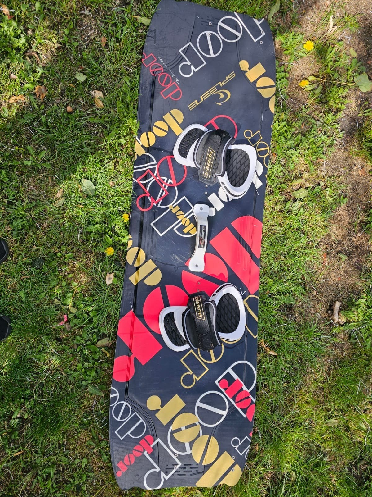 Spleene Kiteboard / Kitesurfboard met bindingen, Watersport en Boten, Kitesurfen, Twintip, Ophalen, Gebruikt, 4 m² of minder