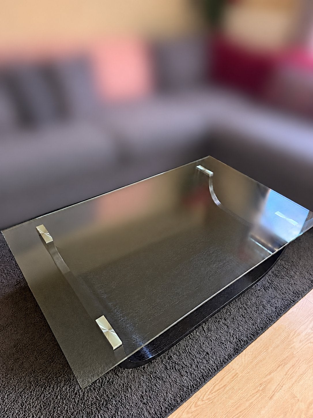 Glazen eettafel met 4 grijze stoelen en salontafel, Ophalen, Zo goed als nieuw