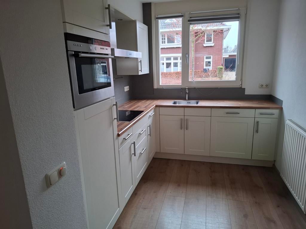 Moderne hoekkeuken met inbouwapparatuur, Ophalen, Gebruikt, Wit, Hoekkeuken
