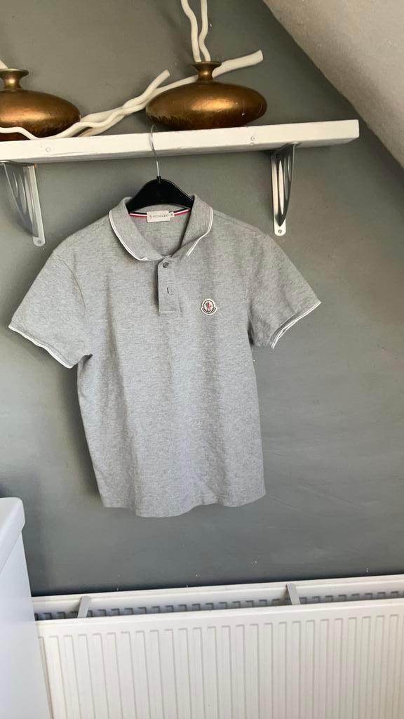 Moncler polo maat M, Ophalen of Verzenden, Zo goed als nieuw, Maat 48/50 (M), Grijs