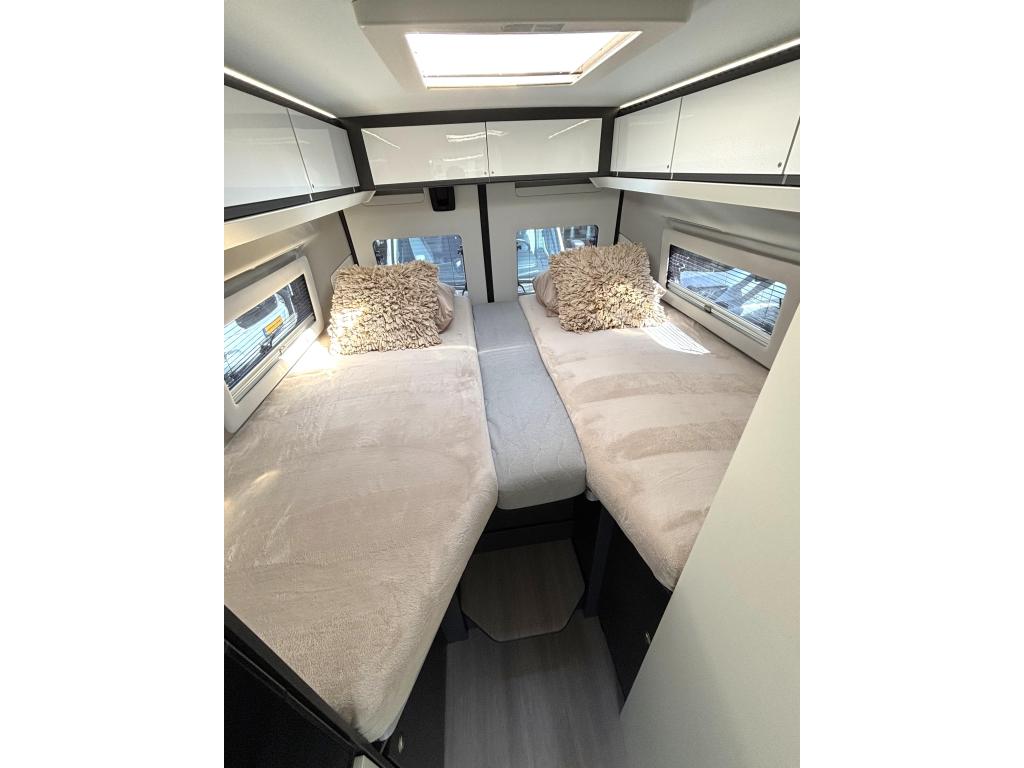 Adria Twin Supreme 640 SLB ENKELE BEDDEN MAXI CHASSIS EURO6, Koelkast, Ringverwarming, Fiat, Bedrijf