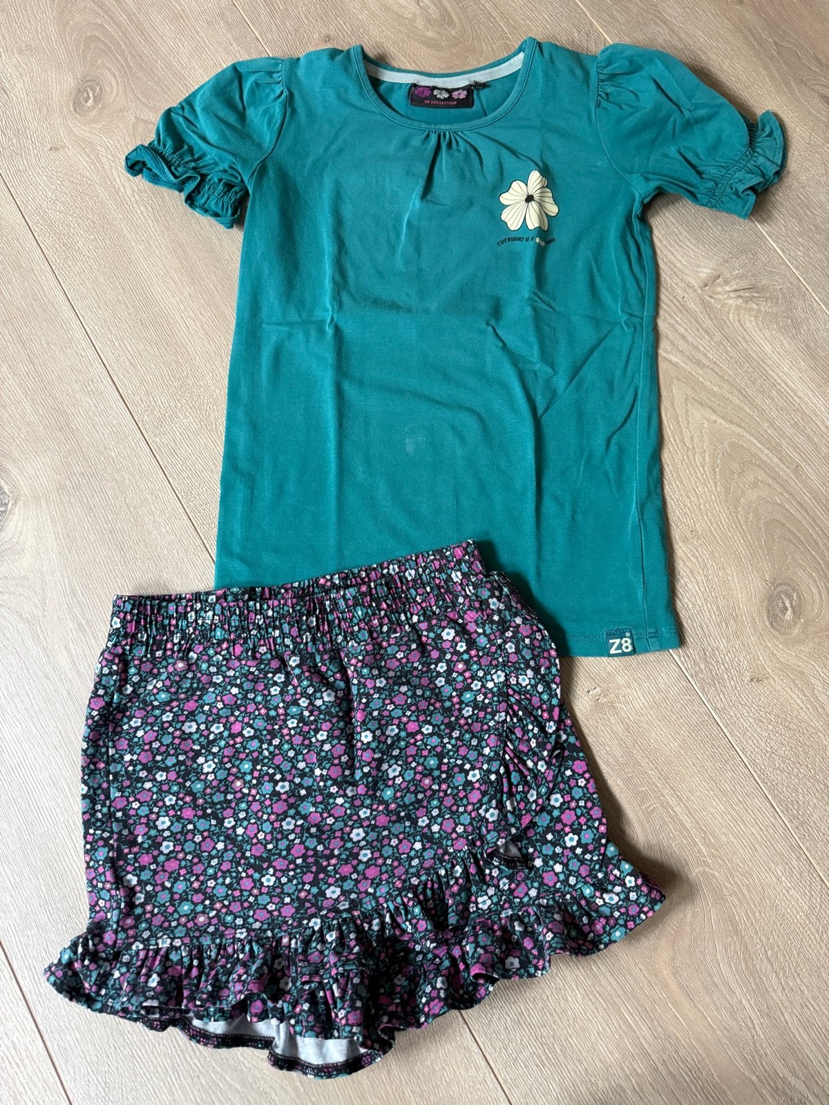 Z8 setje: shirt 128/134 en rokbroekje 122, Kinderen en Baby's, Kinderkleding | Maat 128, Ophalen of Verzenden, Gebruikt, Meisje