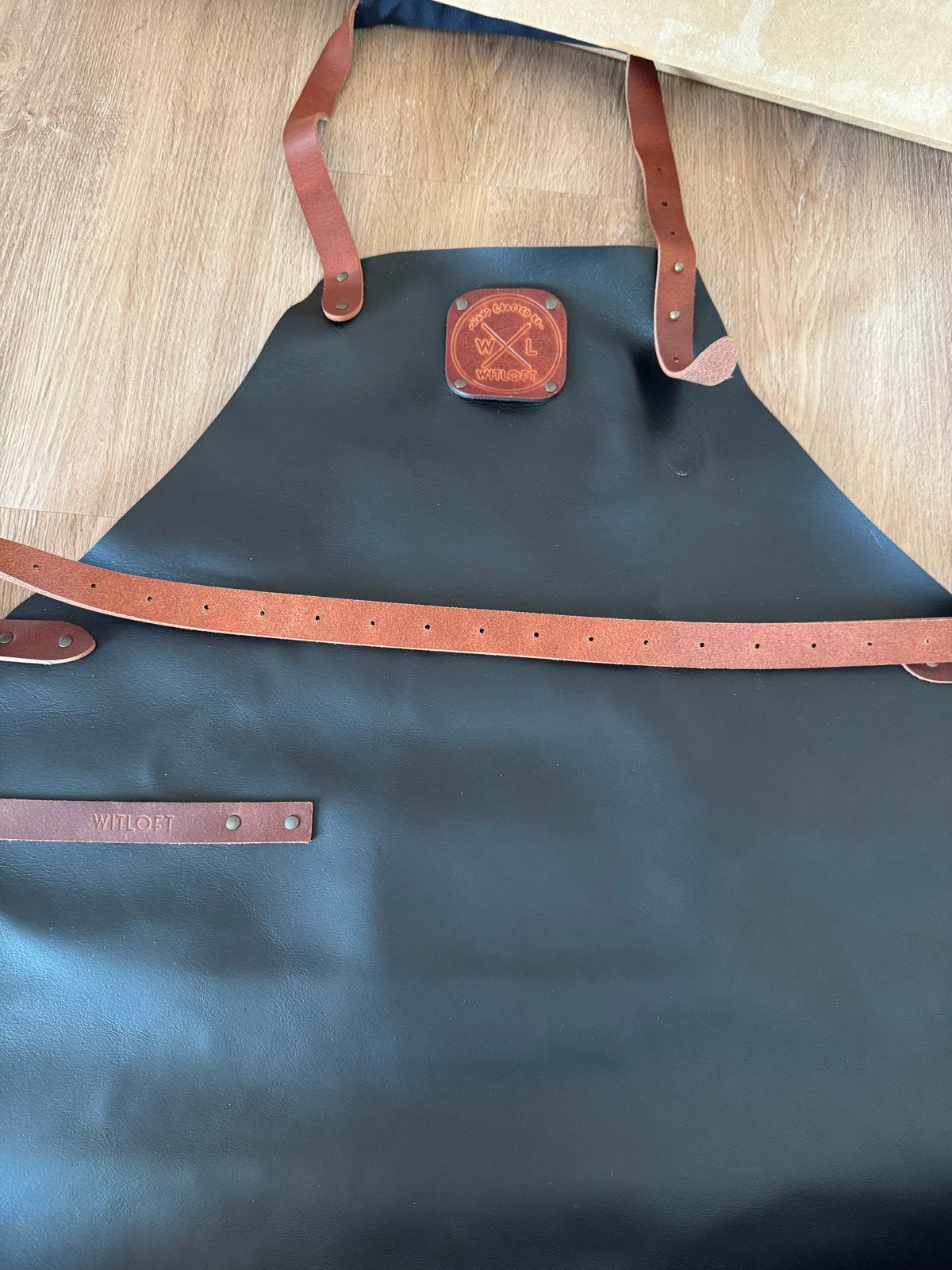 Handgemaakt leren schort zwart-cognac Witloft “kerstkado”, Ophalen, Nieuw