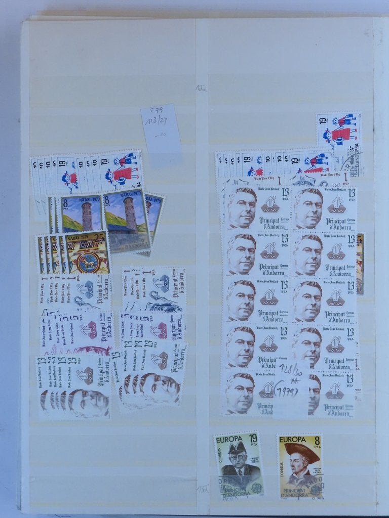 ANDORRA vooral SPAANS leuke partij - rommelig - (B66) 1/2, Postzegels en Munten, Postzegels | Volle albums en Verzamelingen, Ophalen of Verzenden