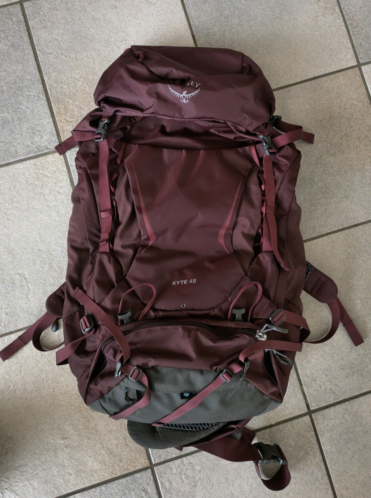 Osprey Kyte 48 Dames Backpack M/L - Bordeaux - Met regenhoes, Ophalen, Zo goed als nieuw, Rugzak