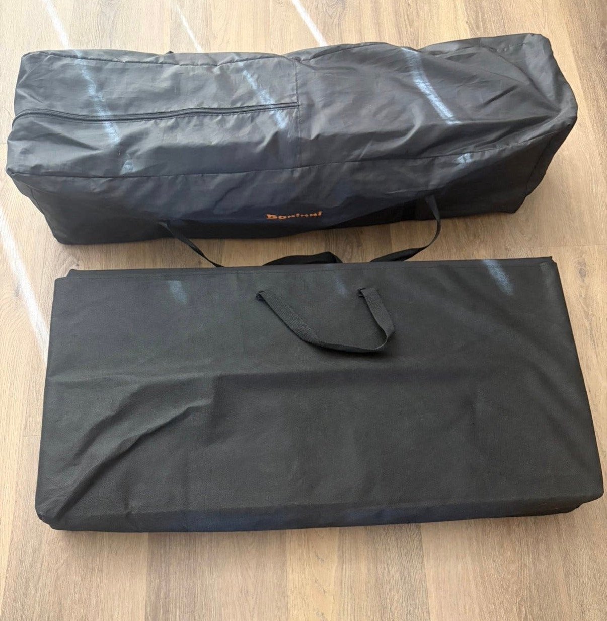 Reisbox/Campingbedje Zwart - Inklapbaar met Matras, Ophalen, Gebruikt, Vierkant, Boxkleed