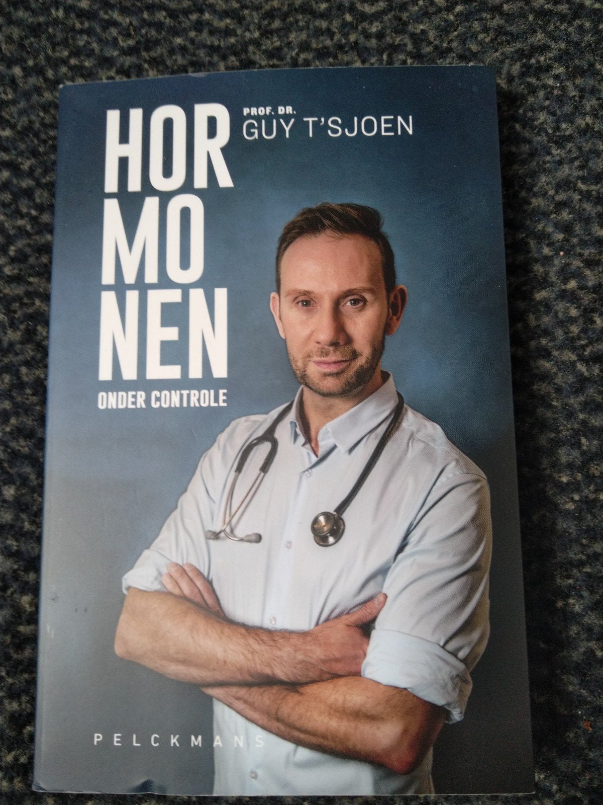 Boek Hormonen onder controle - Guy T'Sjoen (perfecte staat), Boeken, Ophalen of Verzenden, Nieuw, Gezondheid en Conditie, Guy t'soen