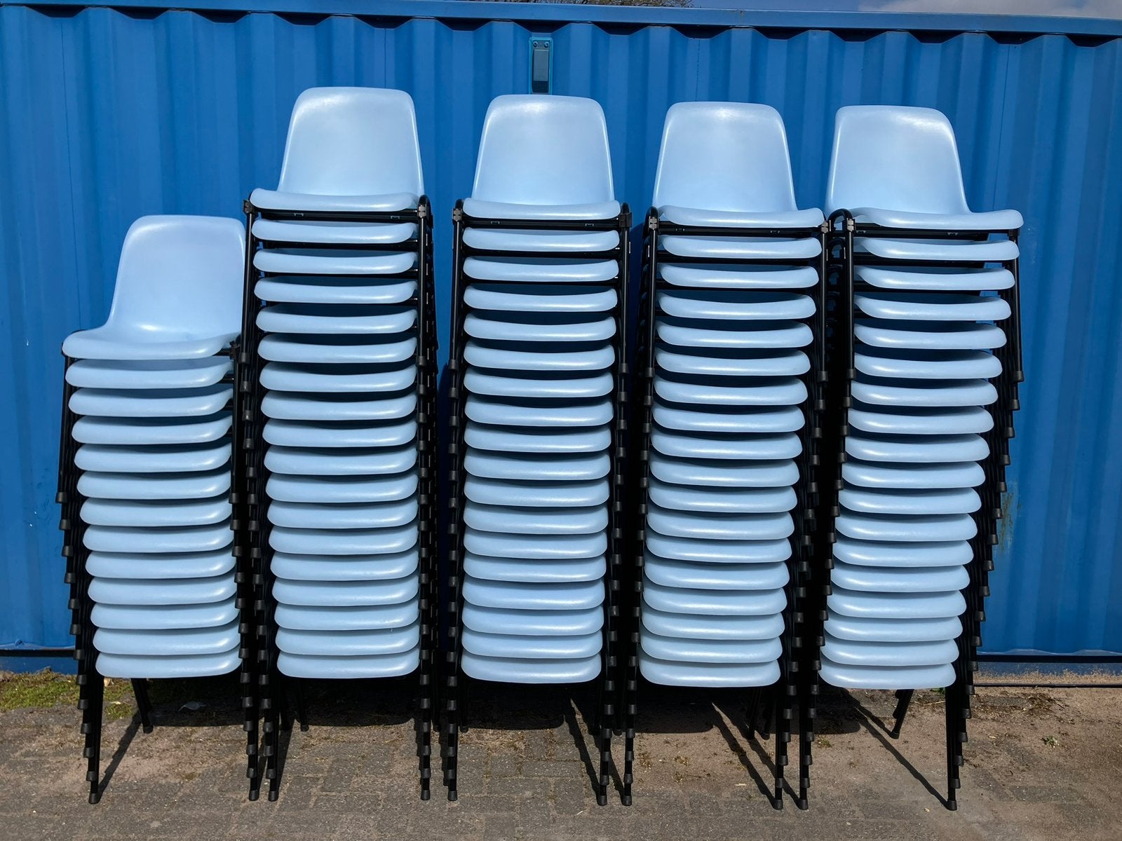 Nieuwe stapelstoelen lichtblauw kantinestoelen stapelbaar, Huis en Inrichting, Stoelen, Ophalen, Nieuw, Metaal, Vijf, Zes of meer stoelen