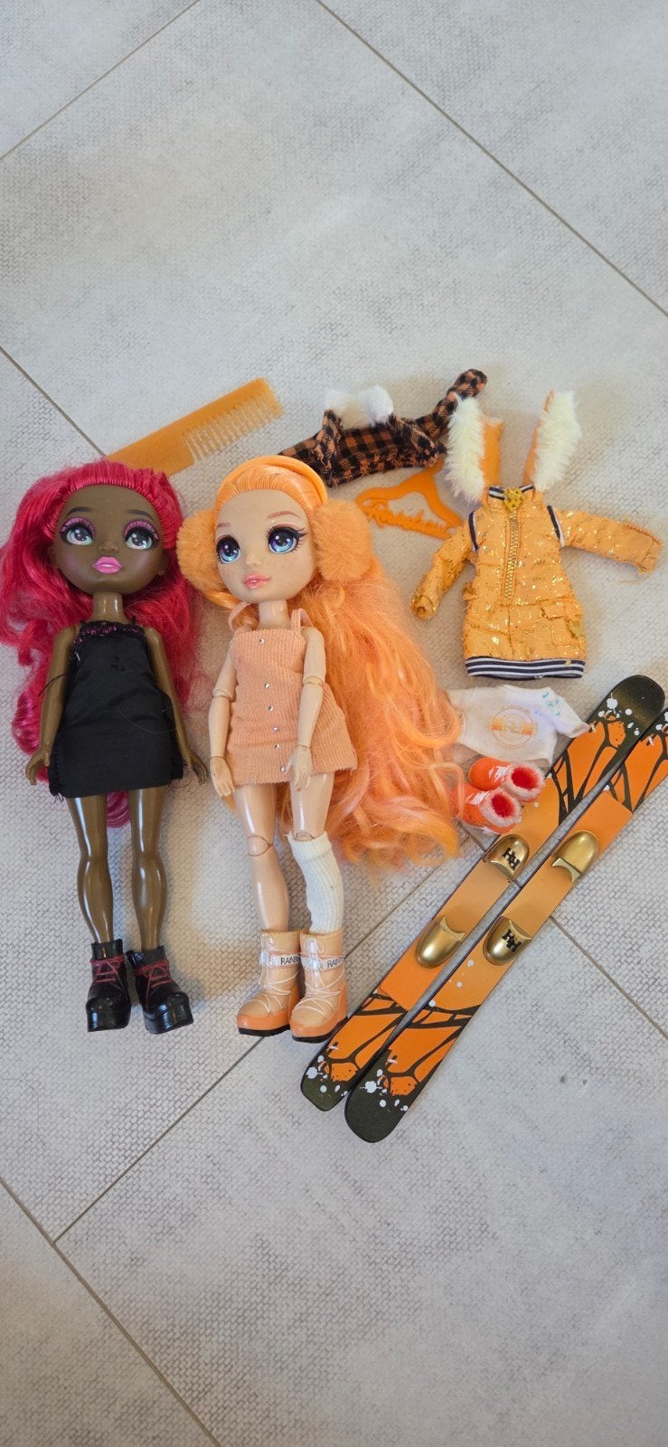 Rainbow High poppen met accessoires en ski-set, Ophalen of Verzenden, Gebruikt, Overige typen