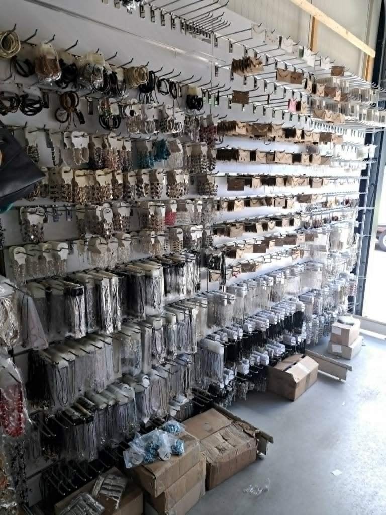 Partij sieraden 100 stuks NIEUW!!! zelf uitzoeken mag €69,-, Overige materialen, Verstelbaar, Overige kleuren, Nieuw