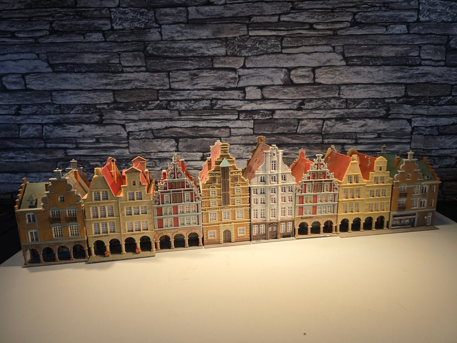 Straat hollandse huizen altstadthuizen N spoor trein 1:160, Hobby en Vrije tijd, Modeltreinen | N-Spoor, Overige merken, Gebruikt