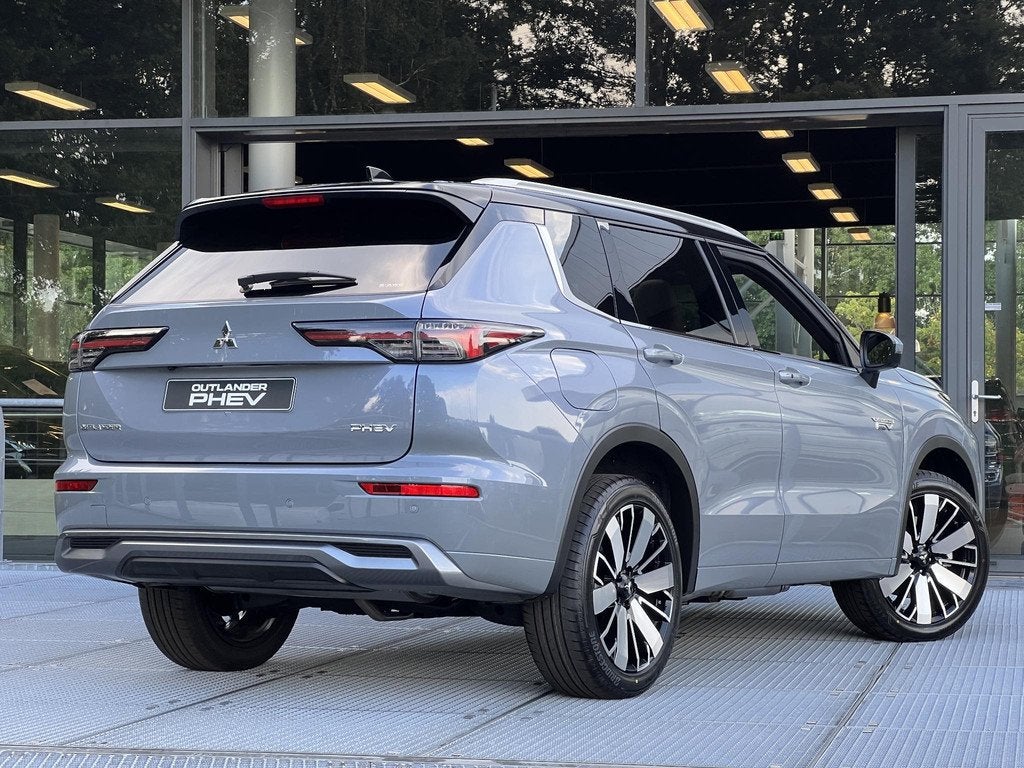 Mitsubishi Outlander 2.4 PHEV Instyle+ | UIT VOORRAAD LEVERB, Auto's, Mitsubishi, Automaat, 2095 kg, Outlander, Euro 6
