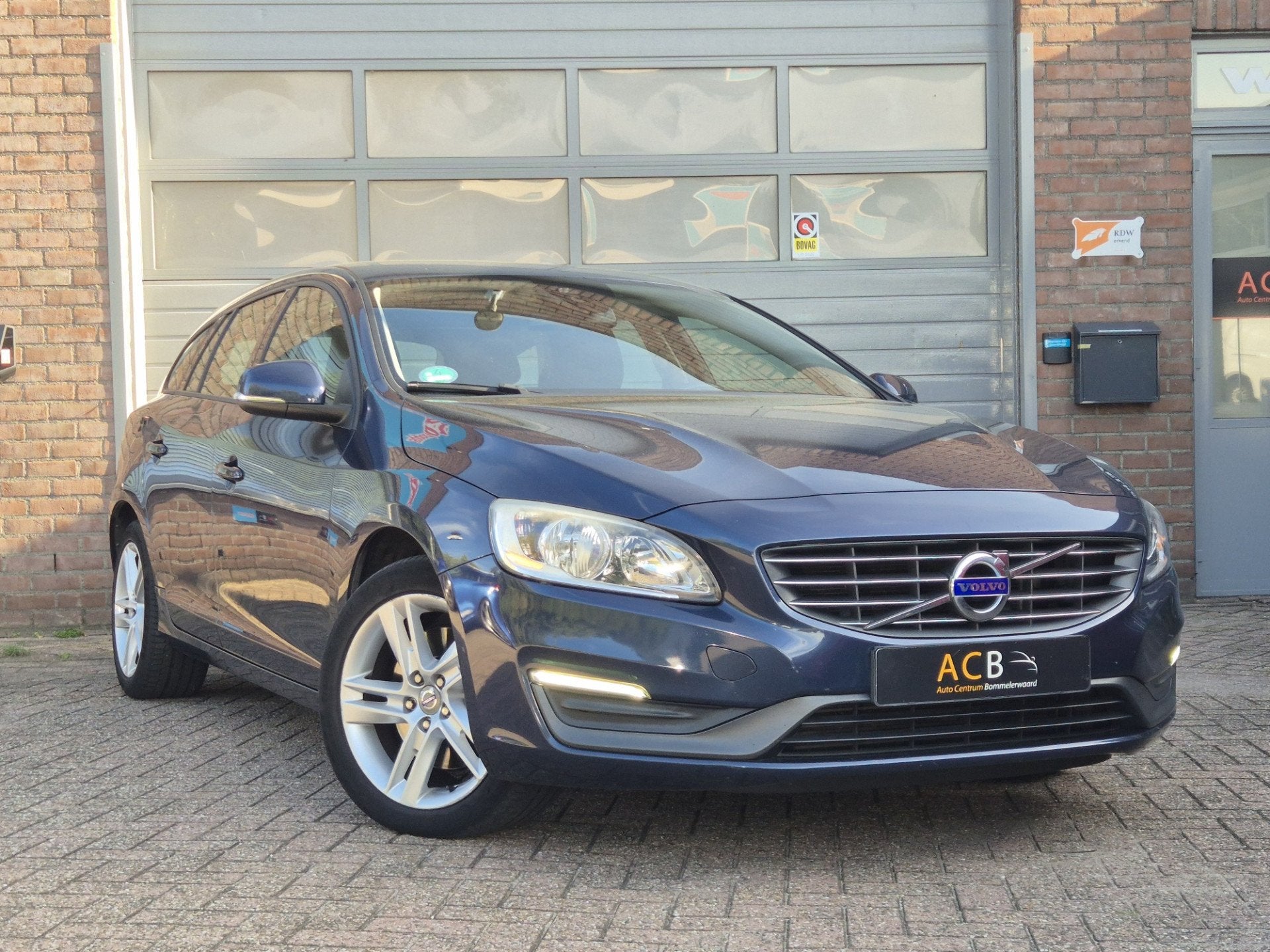 Volvo V60 2.0 T5 Summum / AUTOMAAT Trekhaak (bj 2014), Auto's, Stof, Gebruikt, 4 cilinders, 1969 cc