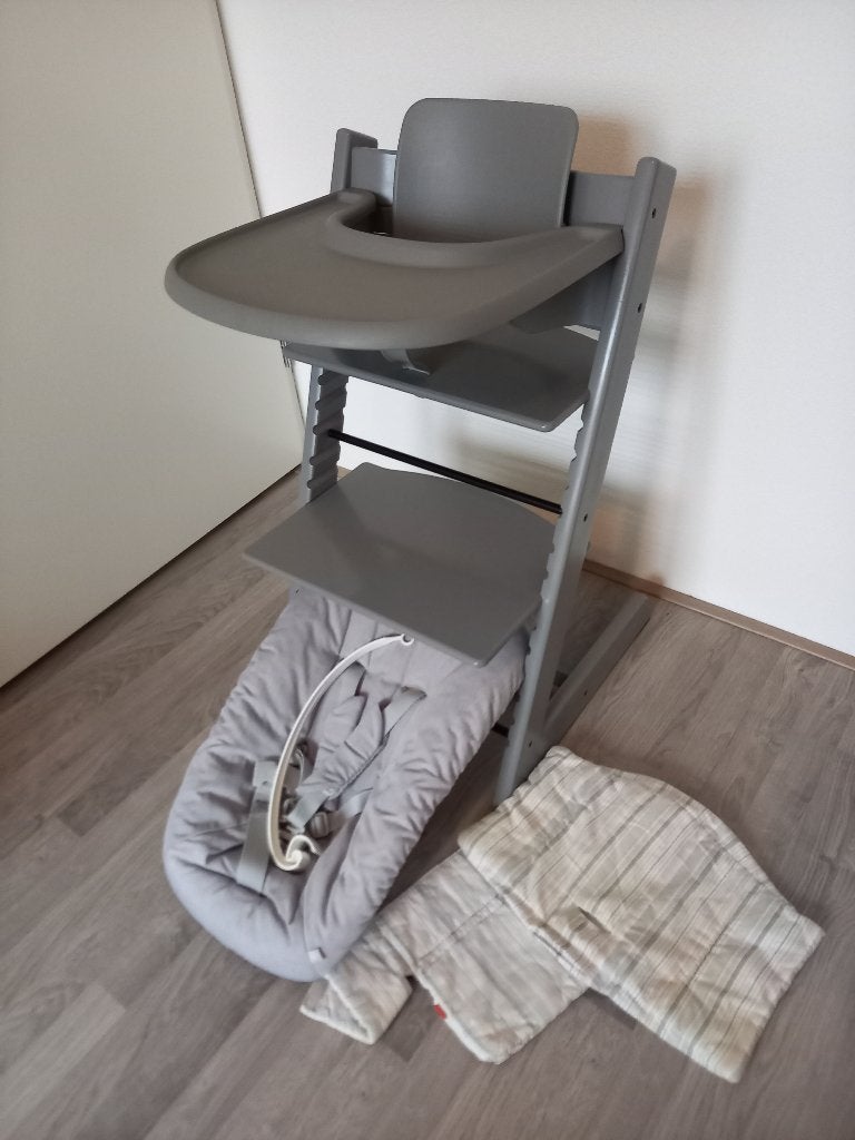 Foto 10 van Stokke Tripp Trapp kinderstoel, newborn sets, babysets, etc.
