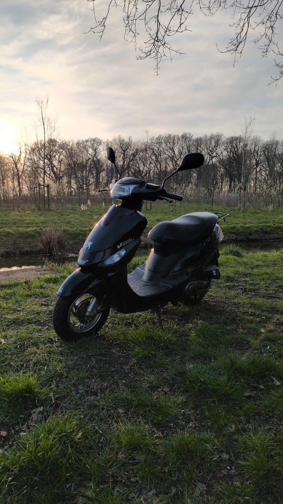 Nette peugeot v-click, Fietsen en Brommers, Scooters | Peugeot, Ophalen, Gebruikt, Overige modellen, Benzine