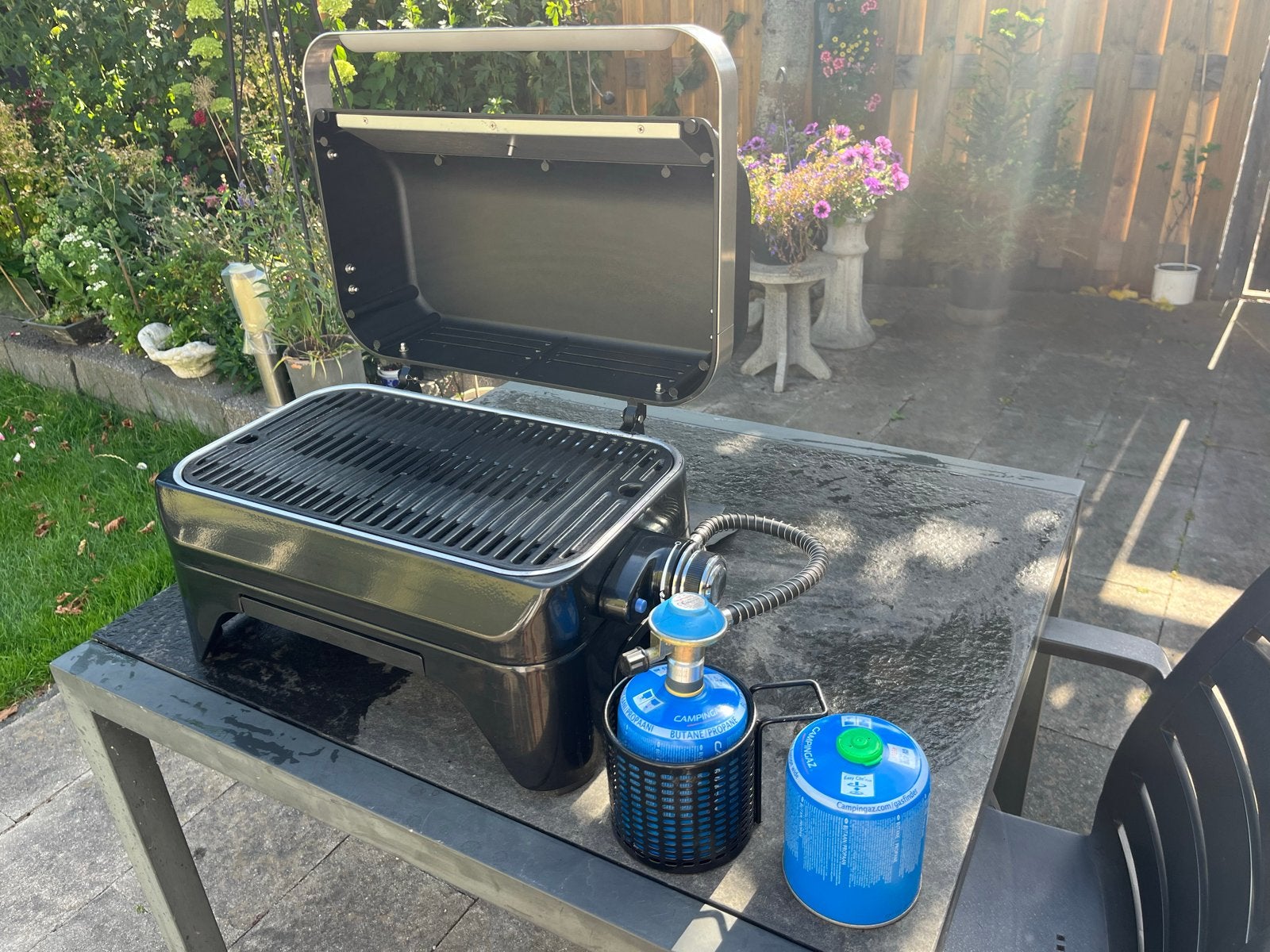 Campingaz Attitude 2100 LX Tafelbarbecue met 8 gasflesjes, Caravans en Kamperen, Ophalen, Zo goed als nieuw